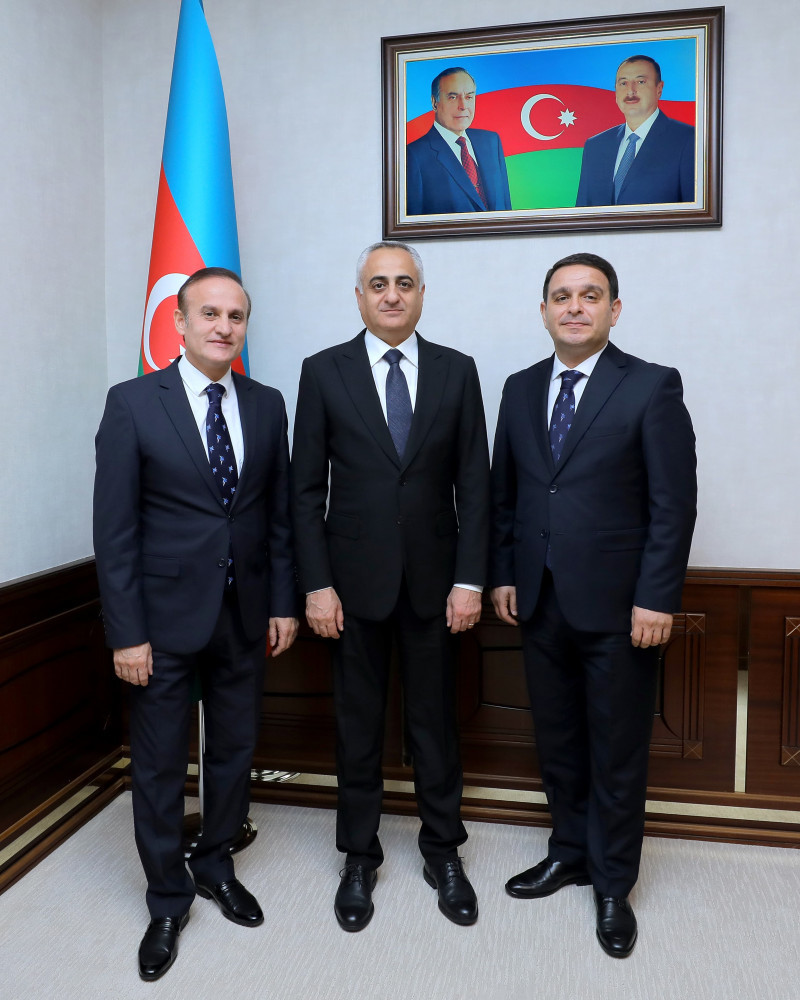 Səlahiyyətli nümayəndə xalq artisti Mənsum İbrahimovu yubileyi münasibətilə qəbul edib<font color=red> - FOTOLAR</font>