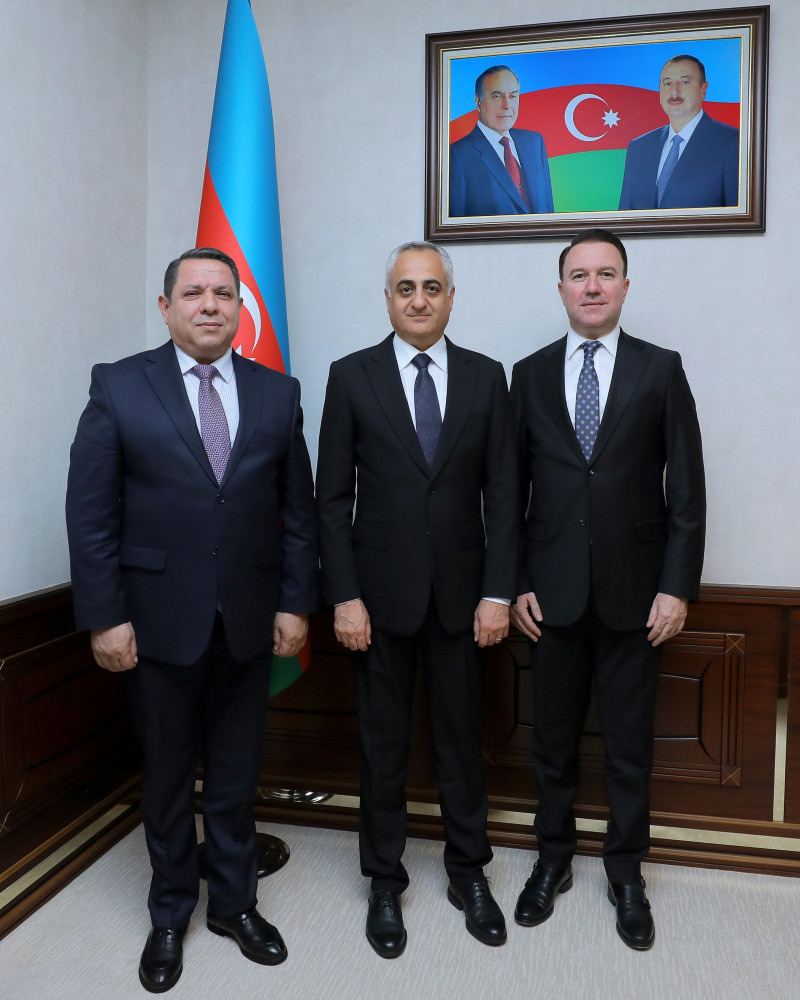 Səlahiyyətli nümayəndə xalq artisti Mənsum İbrahimovu yubileyi münasibətilə qəbul edib<font color=red> - FOTOLAR</font>