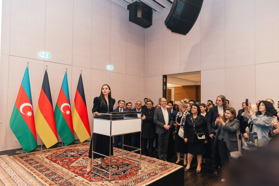 Berlindəki Azərbaycan Mədəniyyət Mərkəzində MAMA “Ana təbiət” beynəlxalq incəsənət sərgisinin açılışı olub<font color=red> - FOTOLAR</font>