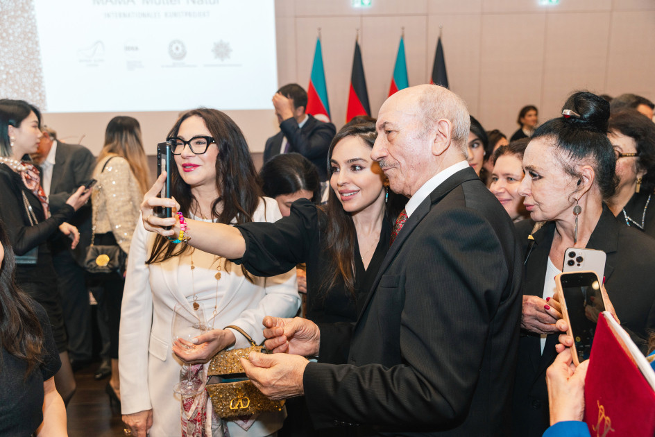 Berlindəki Azərbaycan Mədəniyyət Mərkəzində MAMA “Ana təbiət” beynəlxalq incəsənət sərgisinin açılışı olub<font color=red> - FOTOLAR</font>