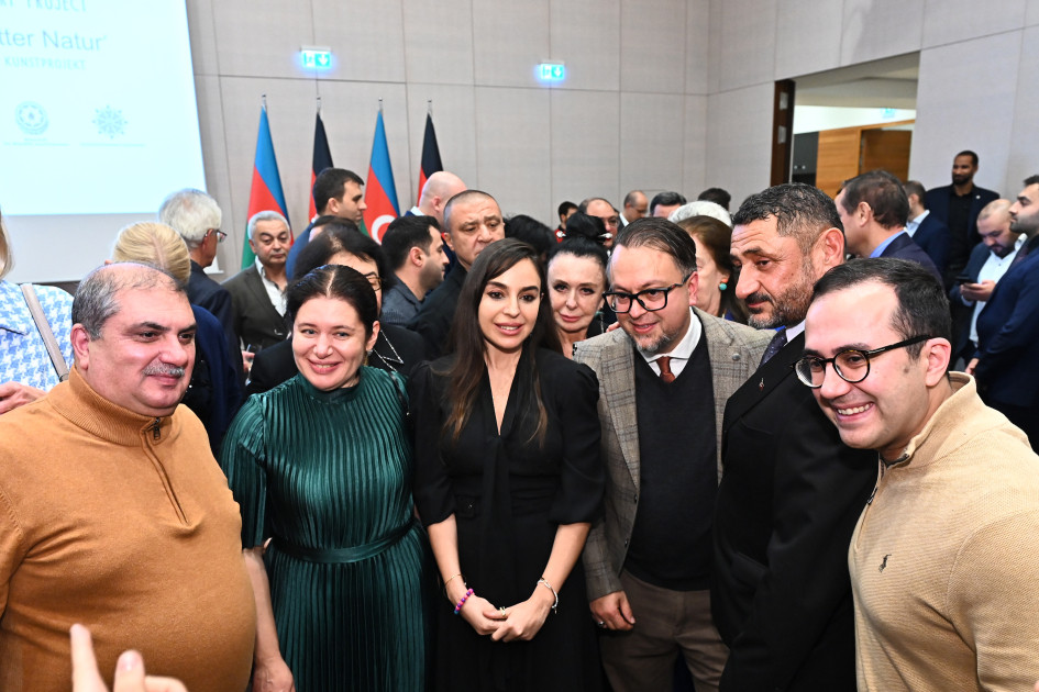 Berlindəki Azərbaycan Mədəniyyət Mərkəzində MAMA “Ana təbiət” beynəlxalq incəsənət sərgisinin açılışı olub<font color=red> - FOTOLAR</font>