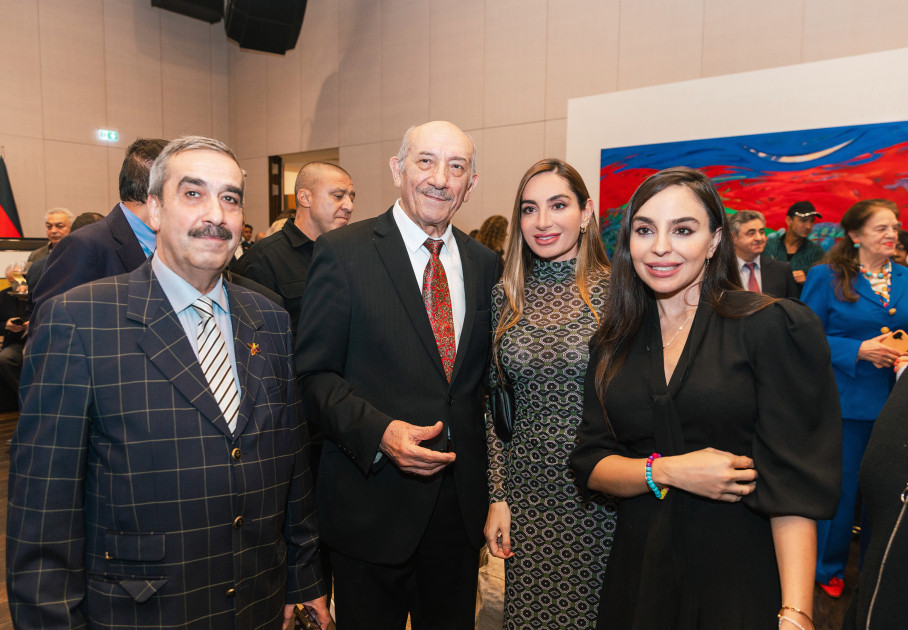 Berlindəki Azərbaycan Mədəniyyət Mərkəzində MAMA “Ana təbiət” beynəlxalq incəsənət sərgisinin açılışı olub<font color=red> - FOTOLAR</font>