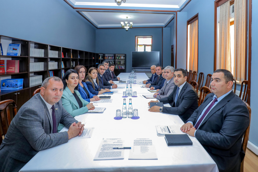 Ali Məclisin Hüquq siyasəti komitəsinin iclası keçirilib<font color=red> - FOTOLAR</font>