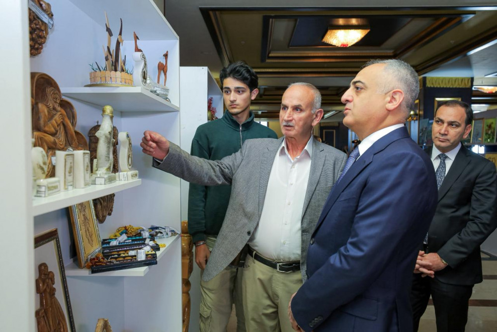 Naxçıvanda rəsm və əl işlərindən ibarət sərgi-satış yarmarkası keçirilir <font color=red> - FOTOLAR</font>