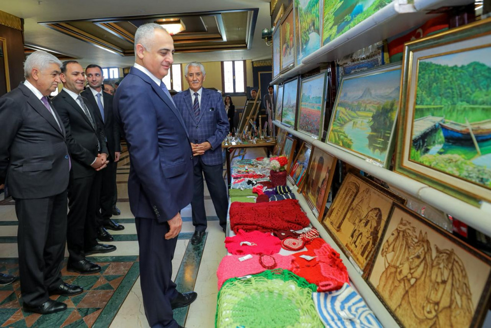 Naxçıvanda rəsm və əl işlərindən ibarət sərgi-satış yarmarkası keçirilir <font color=red> - FOTOLAR</font>