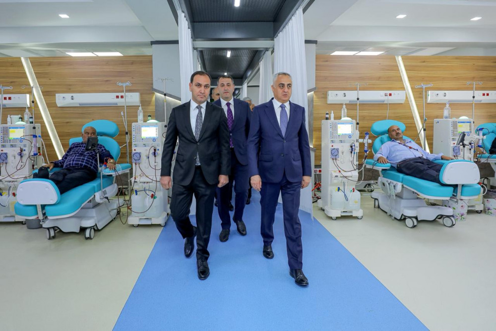 Naxçıvanda Dövlət Proqramının icrası çərçivəsində yeni Hemodializ Mərkəzi istifadəyə verilib, Təcili Tibbi Yardım Xidmətinin maddi-texniki bazası gücləndirilib<font color=red> - FOTOLAR</font>