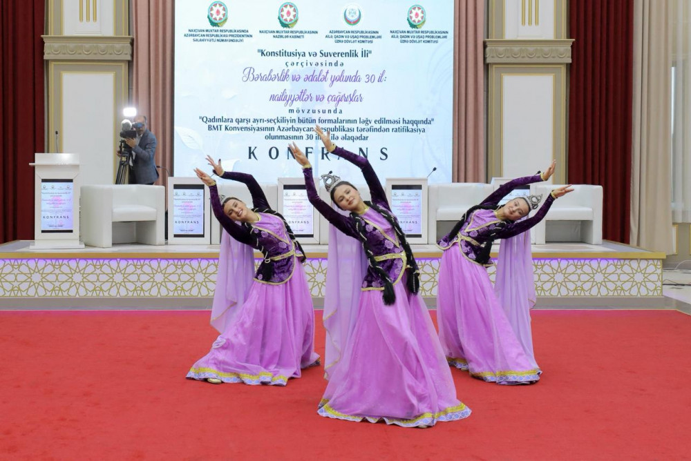 Naxçıvanda “Bərabərlik və ədalət yolunda 30 il: nailiyyətlər və çağırışlar” mövzusunda konfrans keçirilib<font color=red> - FOTOLAR</font>
