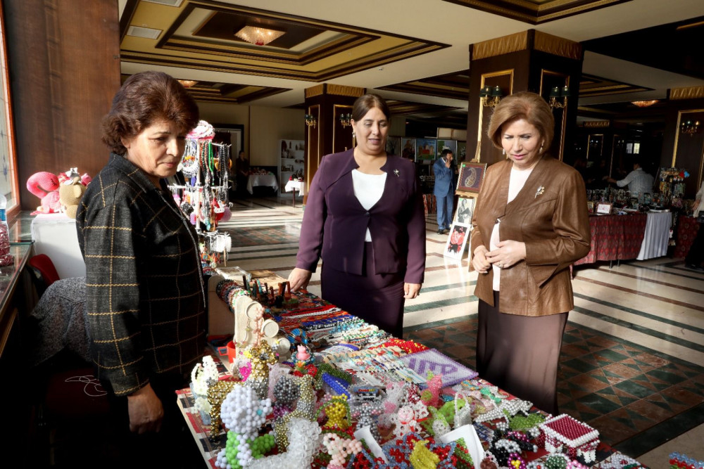 Bahar Muradova və Hicran Hüseynova Naxçıvanda sərgi-satış yarmarkası ilə tanış olublar<font color=red> - FOTOLAR</font>