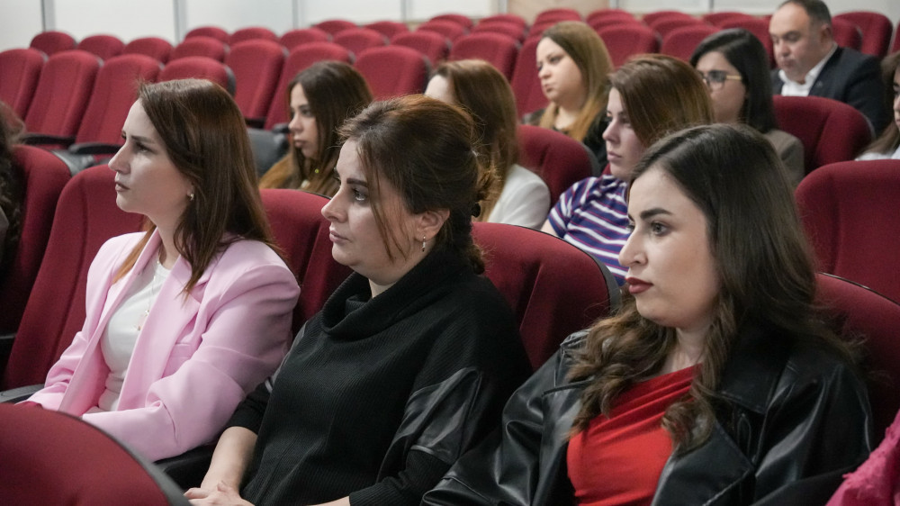 Naxçıvanda dövlət qurumları üçün SMM təlimlərinə start verilib<font color=red> - FOTOLAR</font>