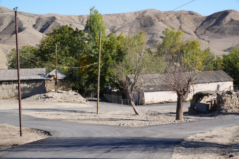 Naxçıvanda bir sıra kənddaxili yollar yenidən qurularaq istifadəyə verilib<font color=red> - FOTOLAR</font>