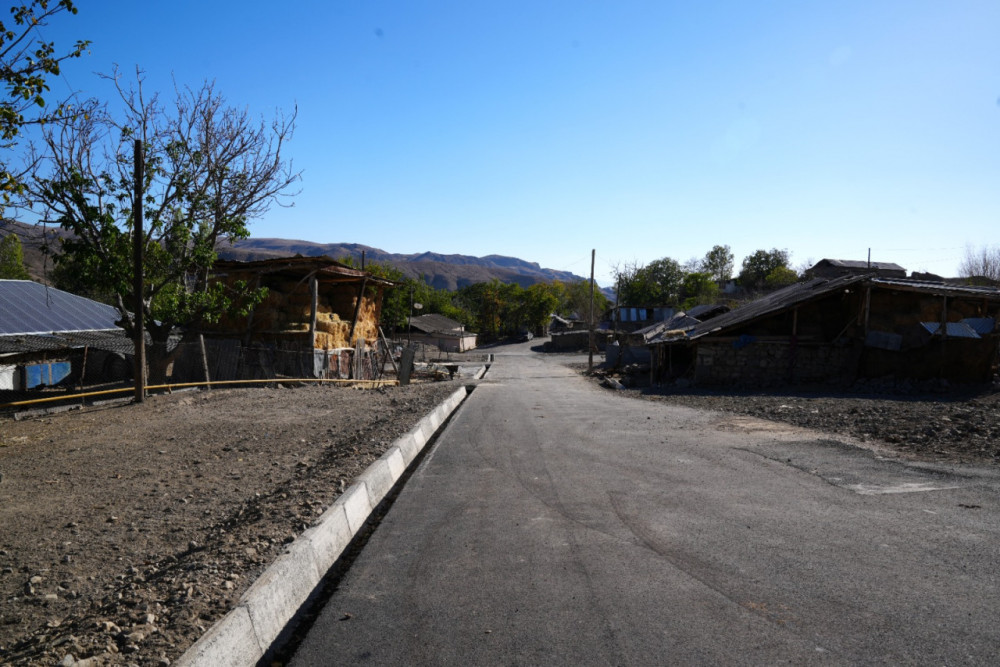 Naxçıvanda bir sıra kənddaxili yollar yenidən qurularaq istifadəyə verilib<font color=red> - FOTOLAR</font>