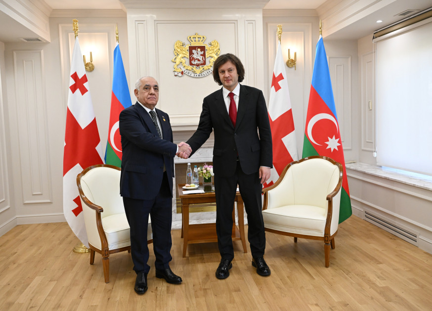 Baş nazir Əli Əsədov Tbilisidə Gürcüstanın Baş naziri İrakli Kobaxidze ilə görüşüb<font color=red> - FOTOLAR</font>