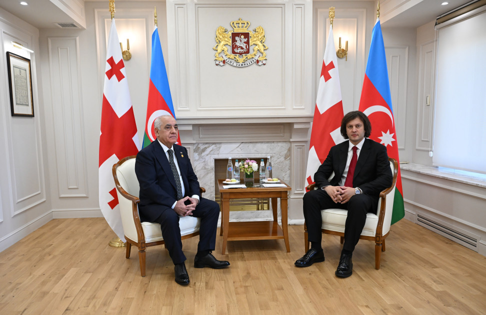 Baş nazir Əli Əsədov Tbilisidə Gürcüstanın Baş naziri İrakli Kobaxidze ilə görüşüb<font color=red> - FOTOLAR</font>