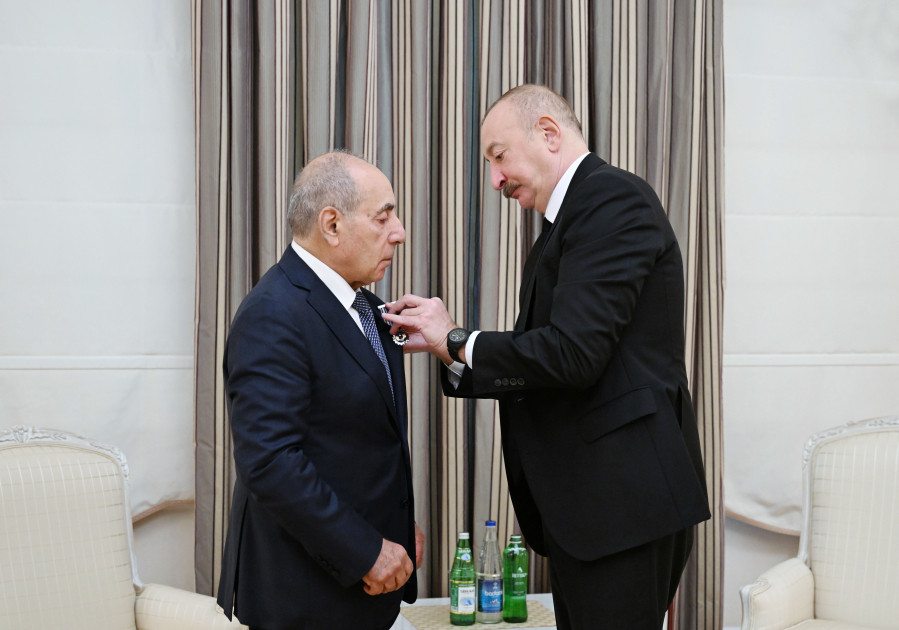 Prezidenti İlham Əliyev Yaqub Eyyubova “İstiqlal” ordenini təqdim edib<font color=red> - FOTOLAR</font>