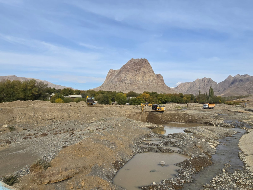 Bənəniyar su anbarını qidalandıran kanalın yenidən qurulması layihəsi üzrə işlər davam etdirilir<font color=red> - FOTOLAR</font>