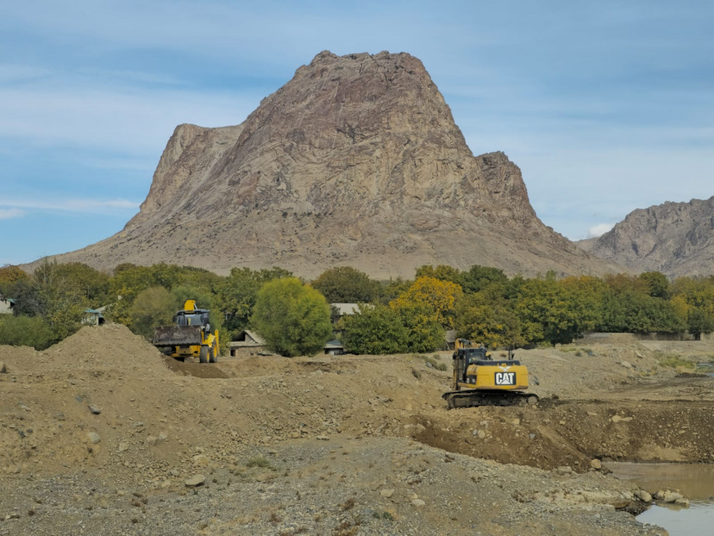 Bənəniyar su anbarını qidalandıran kanalın yenidən qurulması layihəsi üzrə işlər davam etdirilir<font color=red> - FOTOLAR</font>