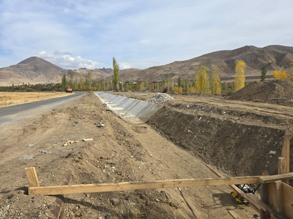 Bənəniyar su anbarını qidalandıran kanalın yenidən qurulması layihəsi üzrə işlər davam etdirilir<font color=red> - FOTOLAR</font>