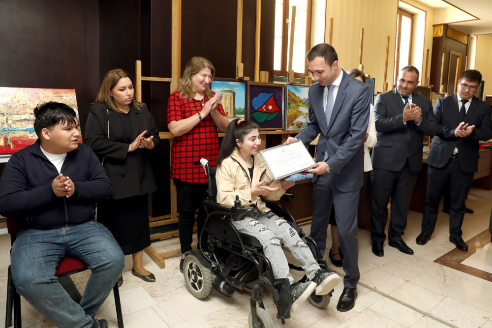 Naxçıvanda fiziki imkanları məhdud şəxslərin əl işlərinin sərgi-satış yarmarkası olub<font color=red> - FOTOLAR</font>