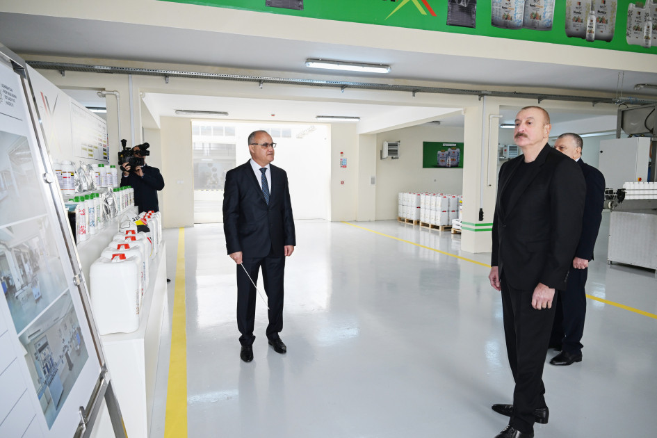 Prezident İlham Əliyev Sabirabadda aqrokimyəvi vasitələrin istehsalı müəssisəsinin fəaliyyəti ilə tanış olub<font color=red> - FOTOLAR</font>