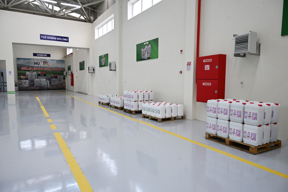 Prezident İlham Əliyev Sabirabadda aqrokimyəvi vasitələrin istehsalı müəssisəsinin fəaliyyəti ilə tanış olub<font color=red> - FOTOLAR</font>