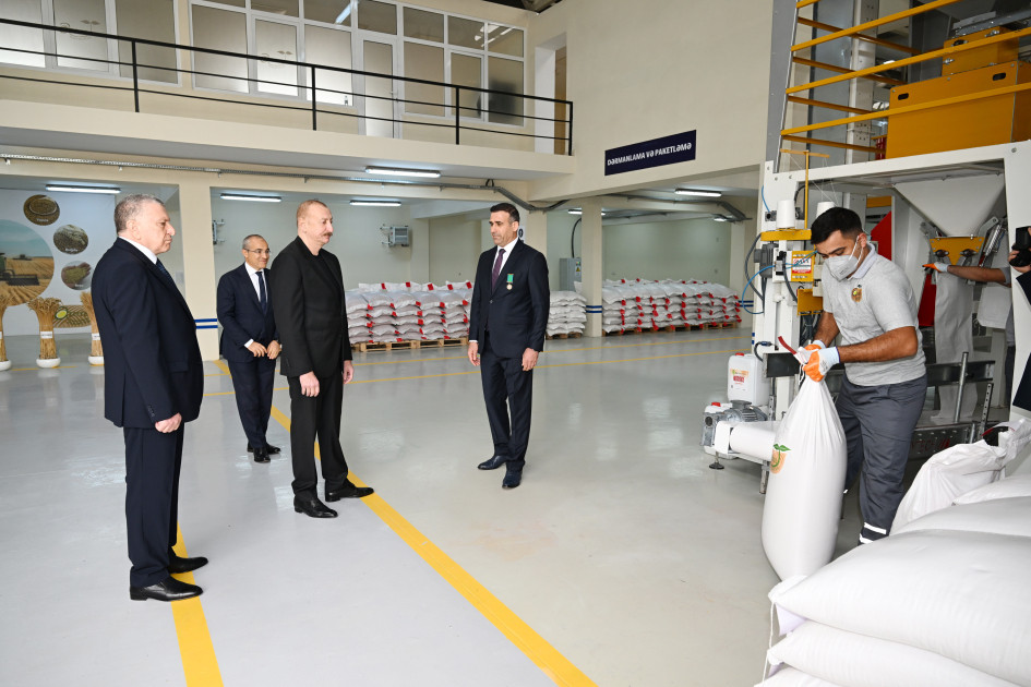 Sabirabad Sənaye Məhəlləsində toxum istehsalı müəssisəsinin fəaliyyəti ilə tanışlıq<font color=red> - FOTOLAR</font>