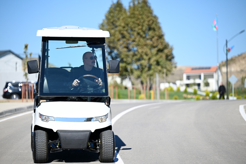 Prezident İlham Əliyev Cəbrayıl rayonunun Horovlu kəndinin sakinlərinə mənzillərin açarlarını təqdim edib<font color='red'> - YENİLƏNƏCƏK</font><font color=red> - FOTOLAR</font>