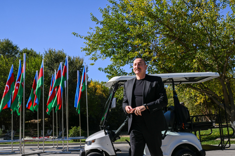 Prezident İlham Əliyev Cəbrayıl rayonunun Horovlu kəndinin sakinlərinə mənzillərin açarlarını təqdim edib<font color='red'> - YENİLƏNƏCƏK</font><font color=red> - FOTOLAR</font>