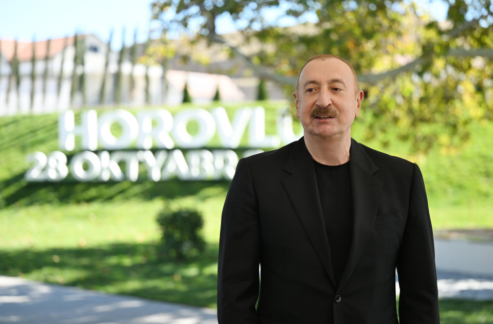 Prezident İlham Əliyev Cəbrayıl rayonunun Horovlu kəndinin sakinlərinə mənzillərin açarlarını təqdim edib<font color='red'> - YENİLƏNƏCƏK</font><font color=red> - FOTOLAR</font>