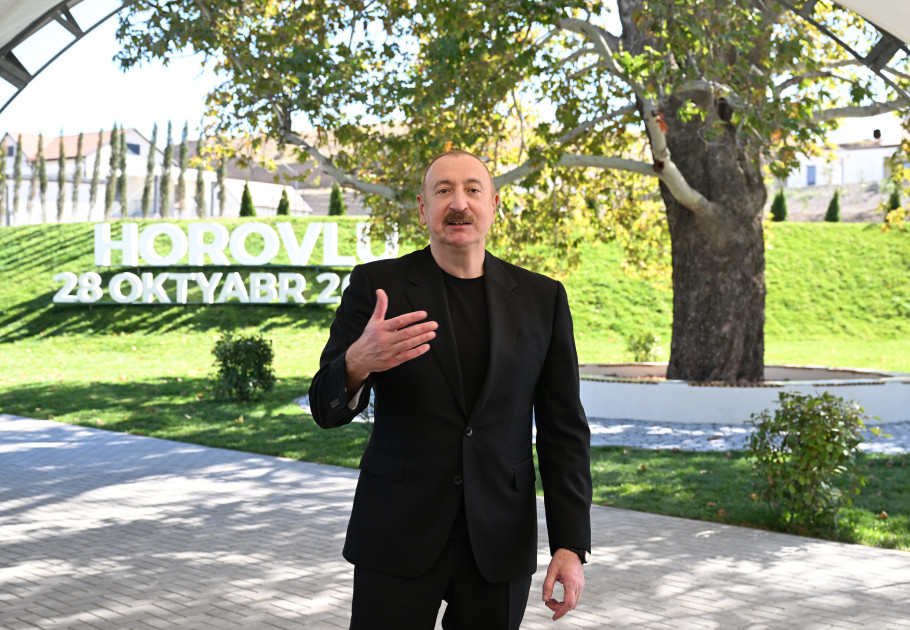 Prezident İlham Əliyev Cəbrayıl rayonunun Horovlu kəndinin sakinlərinə mənzillərin açarlarını təqdim edib<font color='red'> - YENİLƏNƏCƏK</font><font color=red> - FOTOLAR</font>