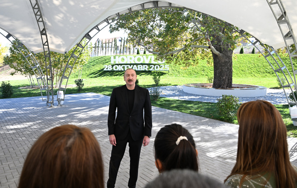 Prezident İlham Əliyev Cəbrayıl rayonunun Horovlu kəndinin sakinlərinə mənzillərin açarlarını təqdim edib<font color='red'> - YENİLƏNƏCƏK</font><font color=red> - FOTOLAR</font>