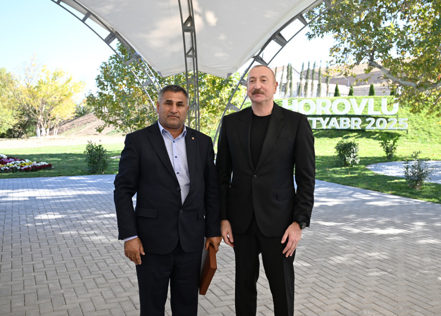 Prezident İlham Əliyev Cəbrayıl rayonunun Horovlu kəndinin sakinlərinə mənzillərin açarlarını təqdim edib<font color='red'> - YENİLƏNƏCƏK</font><font color=red> - FOTOLAR</font>