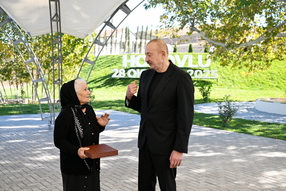 Prezident İlham Əliyev Cəbrayıl rayonunun Horovlu kəndinin sakinlərinə mənzillərin açarlarını təqdim edib<font color='red'> - YENİLƏNƏCƏK</font><font color=red> - FOTOLAR</font>