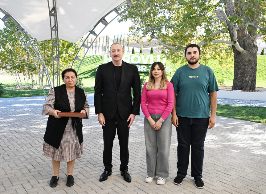 Prezident İlham Əliyev Cəbrayıl rayonunun Horovlu kəndinin sakinlərinə mənzillərin açarlarını təqdim edib<font color='red'> - YENİLƏNƏCƏK</font><font color=red> - FOTOLAR</font>