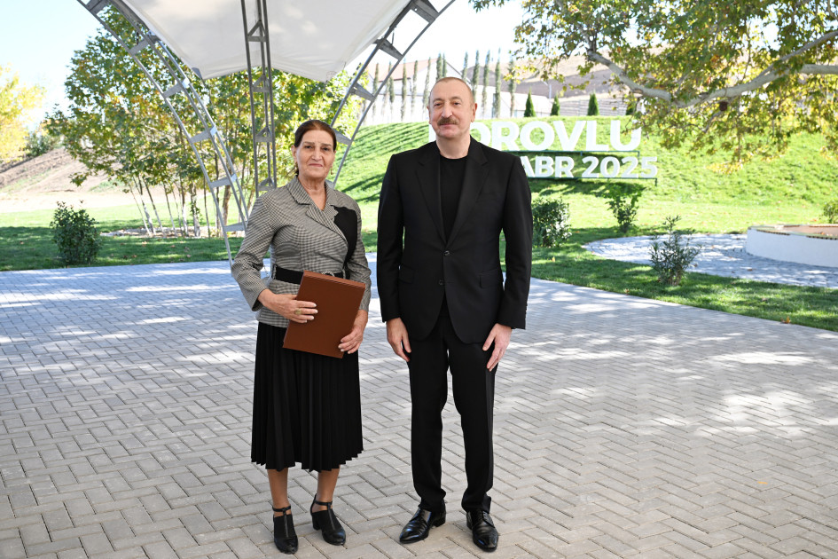 Prezident İlham Əliyev Cəbrayıl rayonunun Horovlu kəndinin sakinlərinə mənzillərin açarlarını təqdim edib<font color='red'> - YENİLƏNƏCƏK</font><font color=red> - FOTOLAR</font>