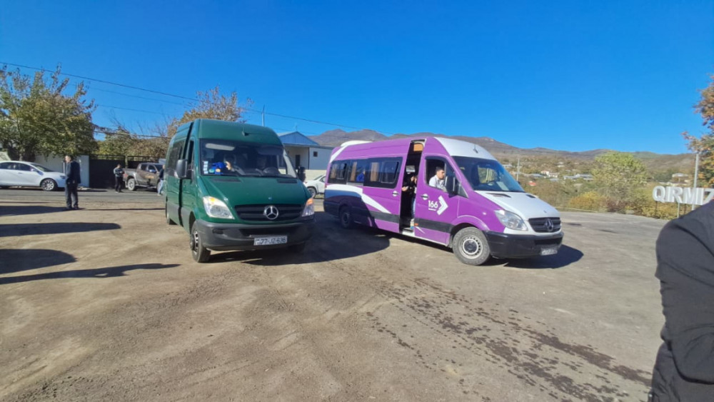 Növbəti köç karvanı Qırımızı Bazar qəsəbəsi və Sos kəndinə çatıb<font color=red> - FOTOLAR</font>