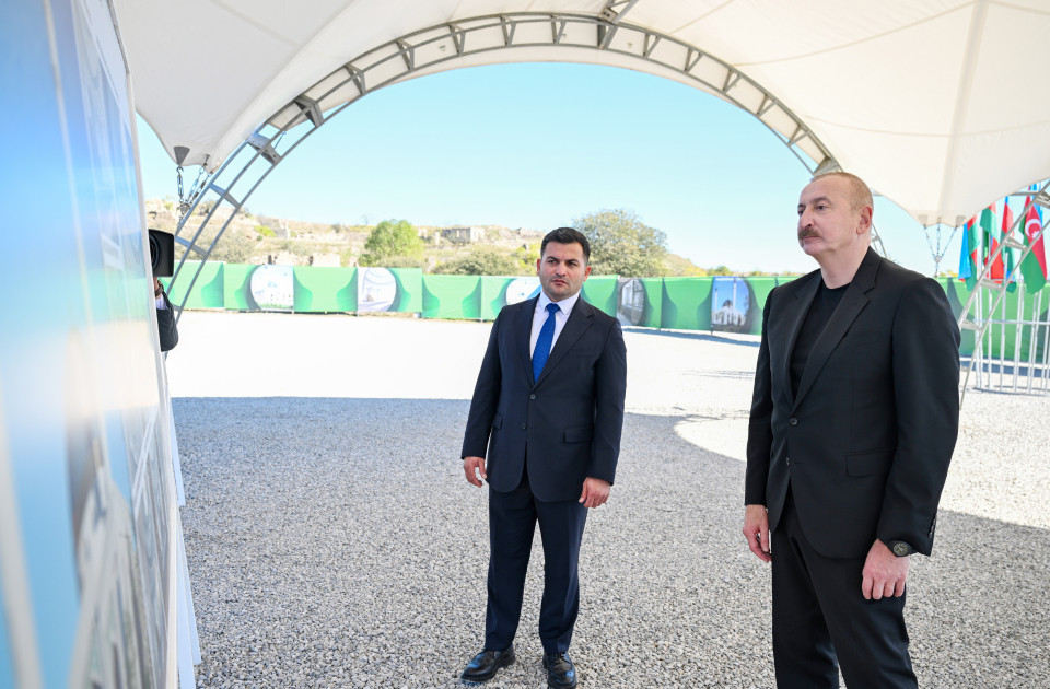 Prezident İlham Əliyev Cəbrayıl şəhər məscidinin təməlini qoyub<font color=red> - FOTOLAR</font>