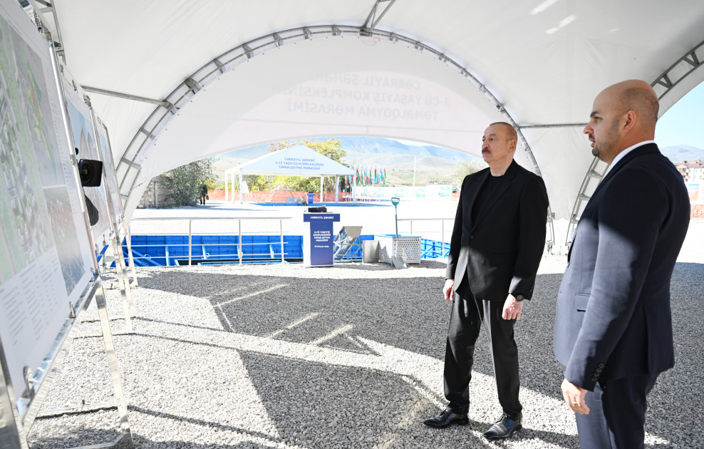 Cəbrayıl şəhərində ikinci və üçüncü yaşayış komplekslərinin təməli qoyulub<font color=red> - FOTOLAR</font>