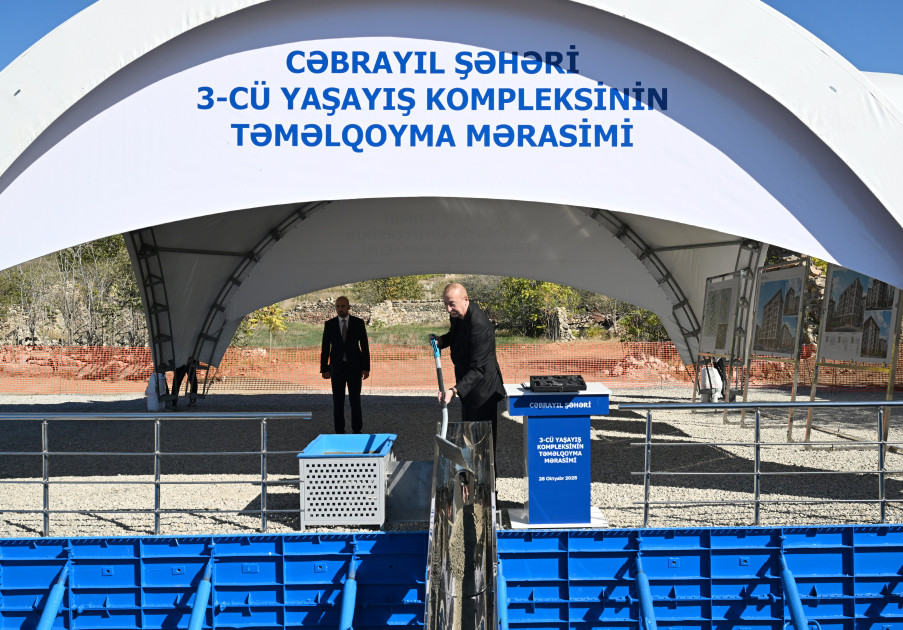 Cəbrayıl şəhərində ikinci və üçüncü yaşayış komplekslərinin təməli qoyulub<font color=red> - FOTOLAR</font>