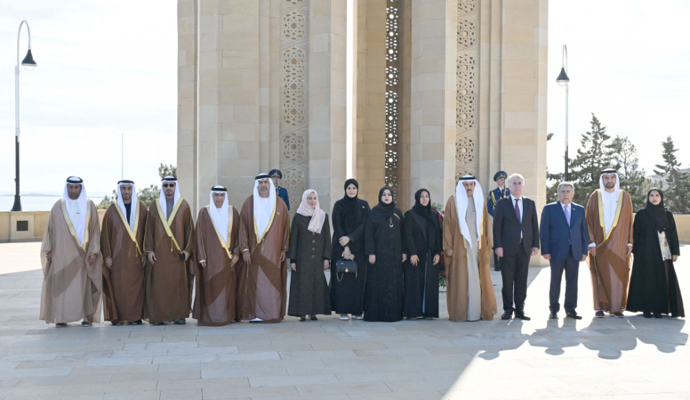 Birləşmiş Ərəb Əmirlikləri Federal Milli Şurasının sədri Fəxri xiyabanı və Şəhidlər xiyabanını ziyarət edib<font color=red> - FOTOLAR</font>