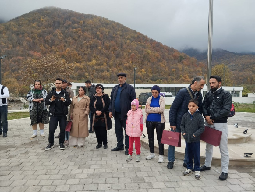 Ağdərənin Vəngli kəndinə növbəti köç olub<font color=red> - FOTOLAR</font>