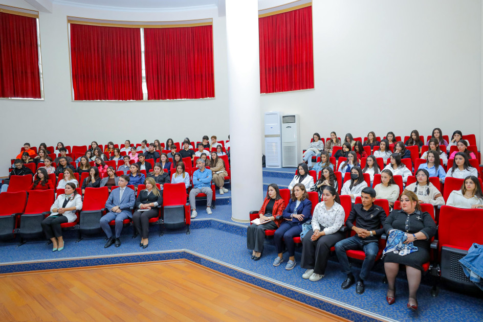 NDU-da “Şərq qapısı” qəzetinin baş redaktoru ilə görüş olub<font color=red> - FOTOLAR</font>