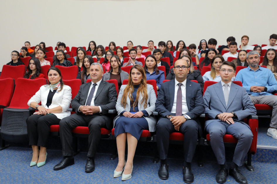 NDU-da “Şərq qapısı” qəzetinin baş redaktoru ilə görüş olub<font color=red> - FOTOLAR</font>