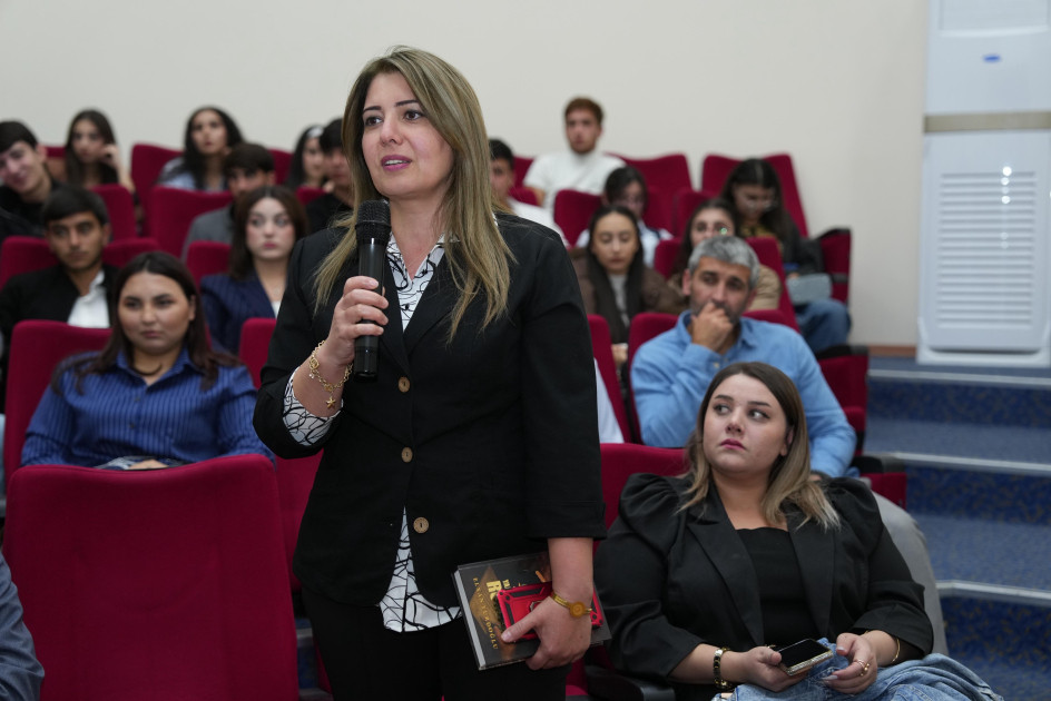 NDU-da “Şərq qapısı” qəzetinin baş redaktoru ilə görüş olub<font color=red> - FOTOLAR</font>