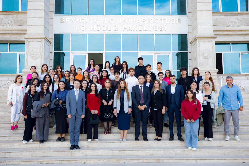 NDU-da “Şərq qapısı” qəzetinin baş redaktoru ilə görüş olub<font color=red> - FOTOLAR</font>