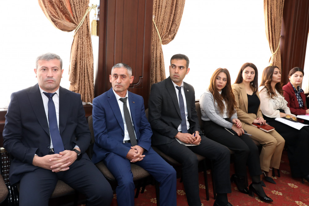 Naxçıvanda fəaliyyət göstərən bir sıra dövlət orqanlarının (qurumlarının) mətbuat xidmətlərinin nümayəndələri üçün təlim keçilib<font color=red> - FOTOLAR</font>