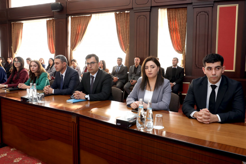 Naxçıvanda fəaliyyət göstərən bir sıra dövlət orqanlarının (qurumlarının) mətbuat xidmətlərinin nümayəndələri üçün təlim keçilib<font color=red> - FOTOLAR</font>