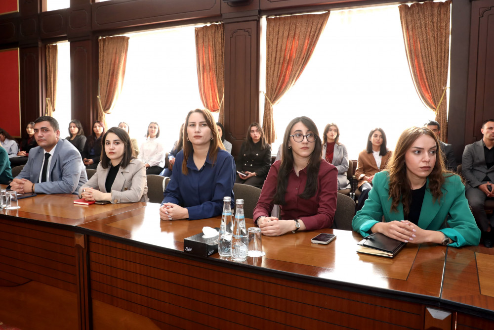 Naxçıvanda fəaliyyət göstərən bir sıra dövlət orqanlarının (qurumlarının) mətbuat xidmətlərinin nümayəndələri üçün təlim keçilib<font color=red> - FOTOLAR</font>
