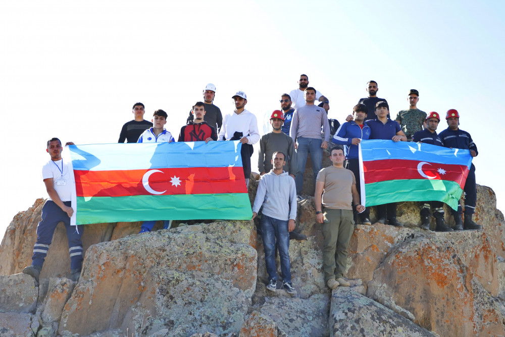 Naxçıvanda Zəfər Günü münasibətilə Hacadağa zirvə yürüşü təşkil olunub<font color=red> - FOTOLAR</font>