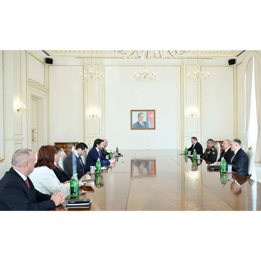 İlham Əliyev Slovakiya Baş nazirinin müavininin başçılıq etdiyi nümayəndə heyətini qəbul edib<font color=red> - FOTOLAR</font>