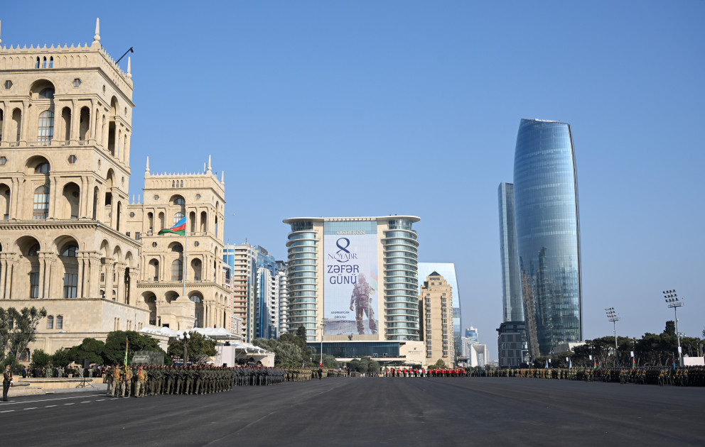 Bakıda Vətən müharibəsində Qələbənin beşinci ildönümünə həsr olunmuş Hərbi parad keçirilir <font color='red'> - YENİLƏNİB 3</font><font color=red> - FOTOLAR</font>